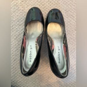 Madden Girl Round Toe Sursey Black Patent Leather Pumps size 8.5